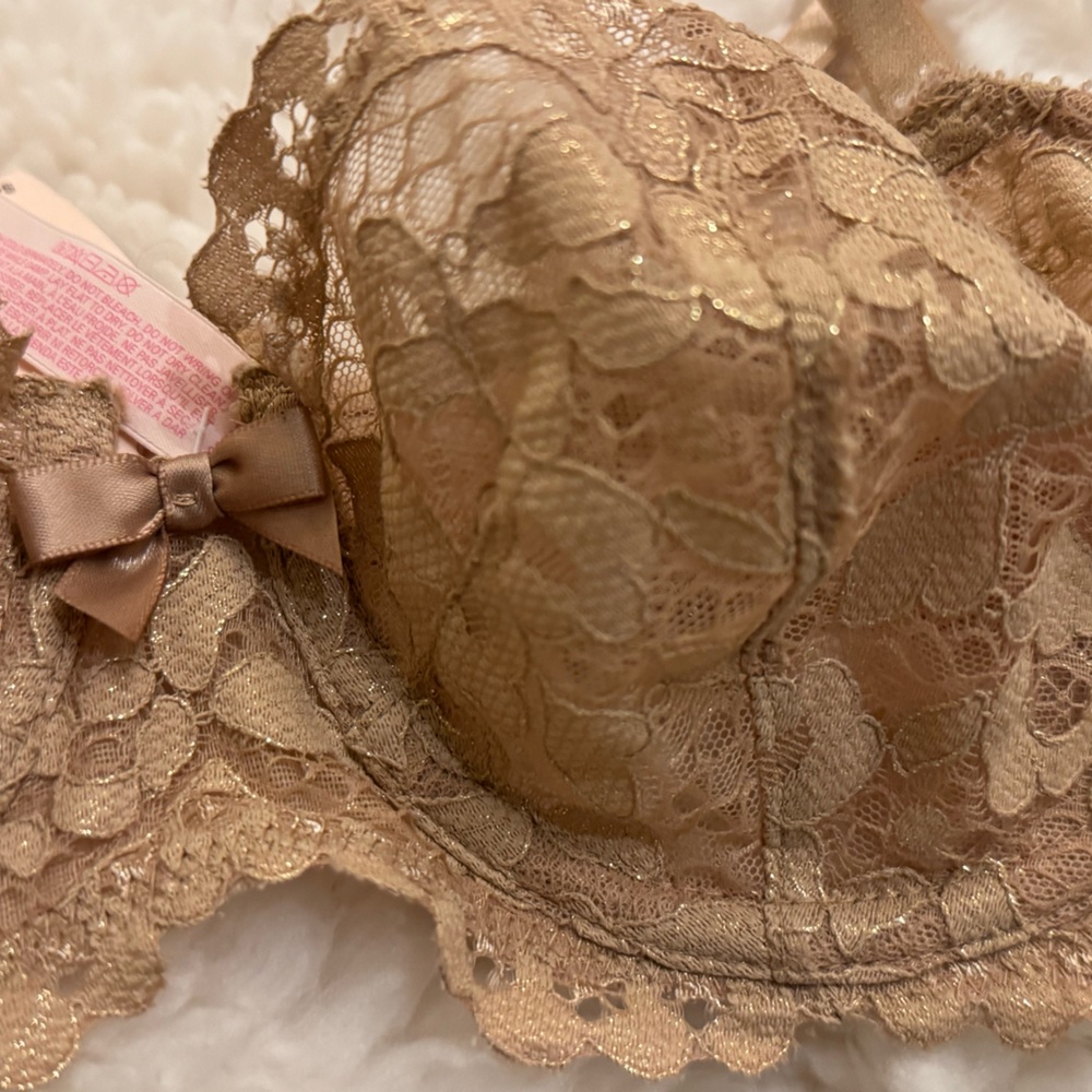 NWT Victoria’s Secret Lace Underwire Bra 34B - Picture 4 of 6